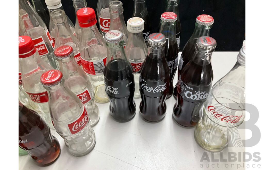 Collection of Vintage and Collectable Coke Bottles Including 1987 America's Cup