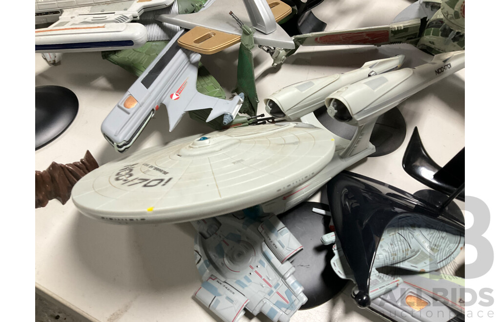 Star Trek Display Models Including the U.S.S Enterprise NCC-1701 and U.S.S Voyager NCC-765