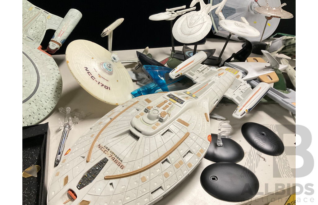 Star Trek Display Models Including the U.S.S Enterprise NCC-1701 and U.S.S Voyager NCC-765