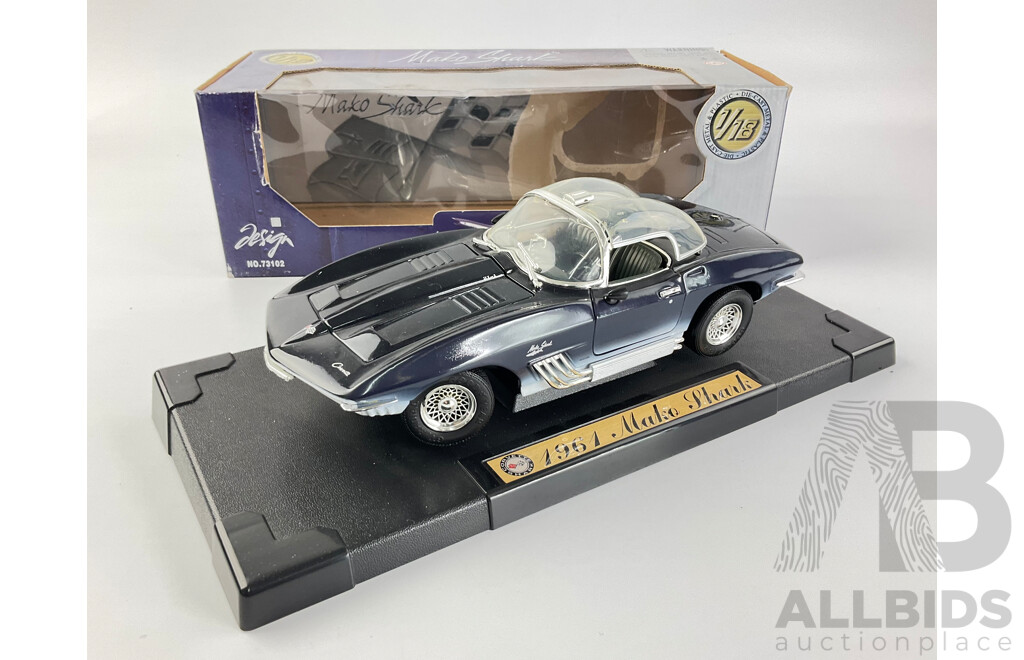 Motor Max Diecast 1961 Mako Shark Corvette - 1:18 Scale