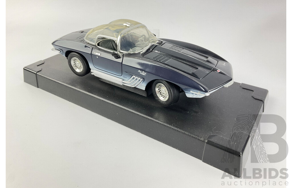 Motor Max Diecast 1961 Mako Shark Corvette - 1:18 Scale