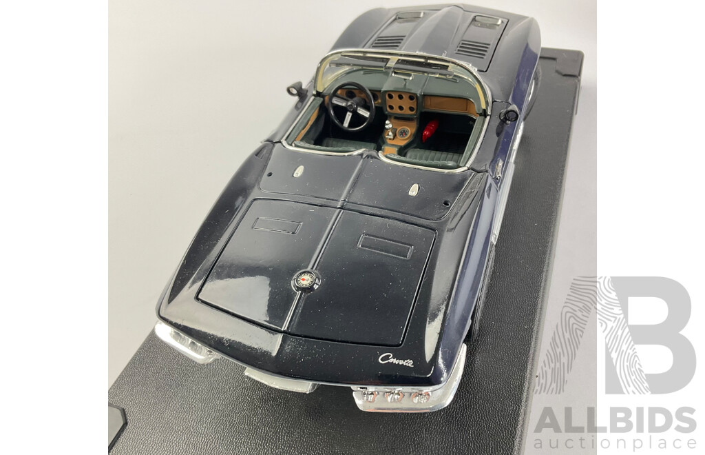 Motor Max Diecast 1961 Mako Shark Corvette - 1:18 Scale