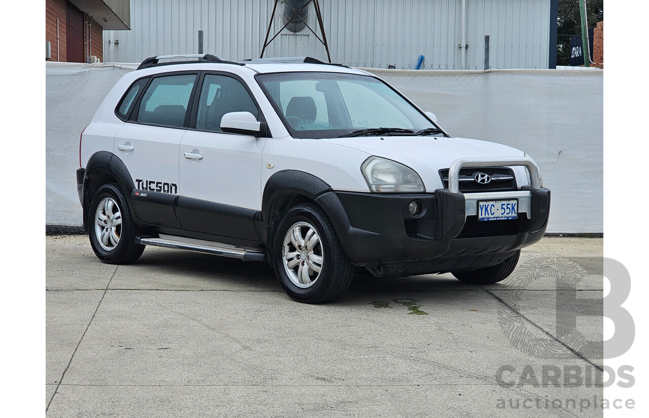 2/2006 Hyundai Tucson Elite  4d Wagon White 2.7L