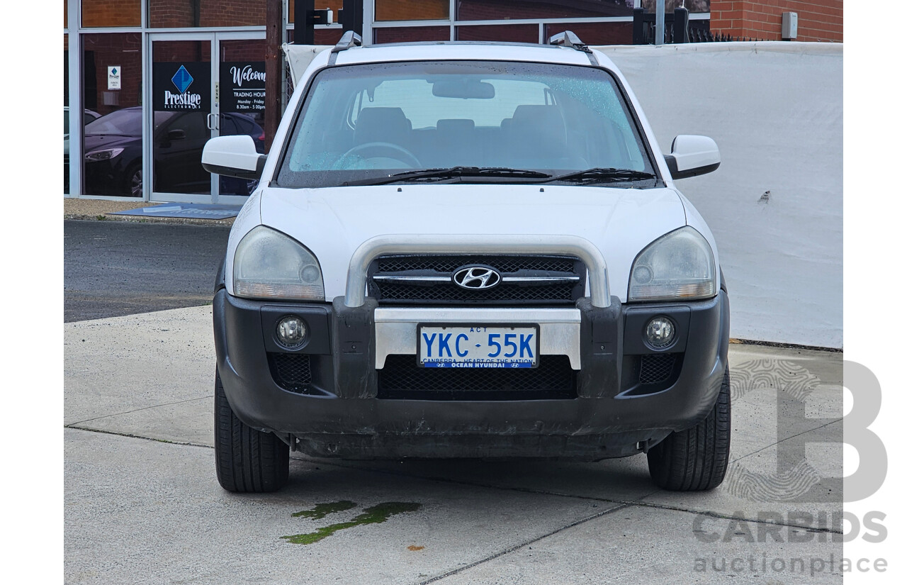 2/2006 Hyundai Tucson Elite  4d Wagon White 2.7L