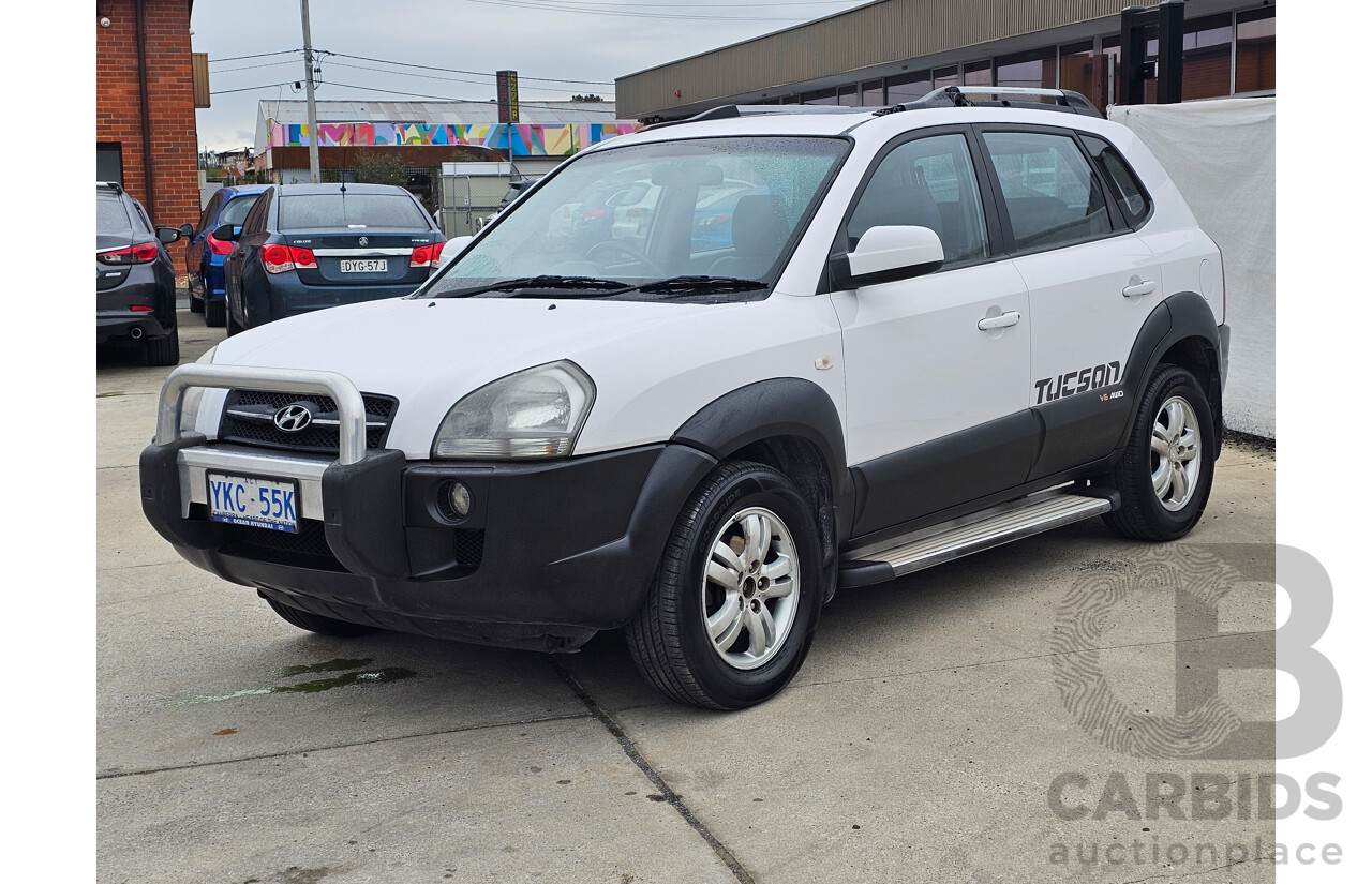 2/2006 Hyundai Tucson Elite  4d Wagon White 2.7L