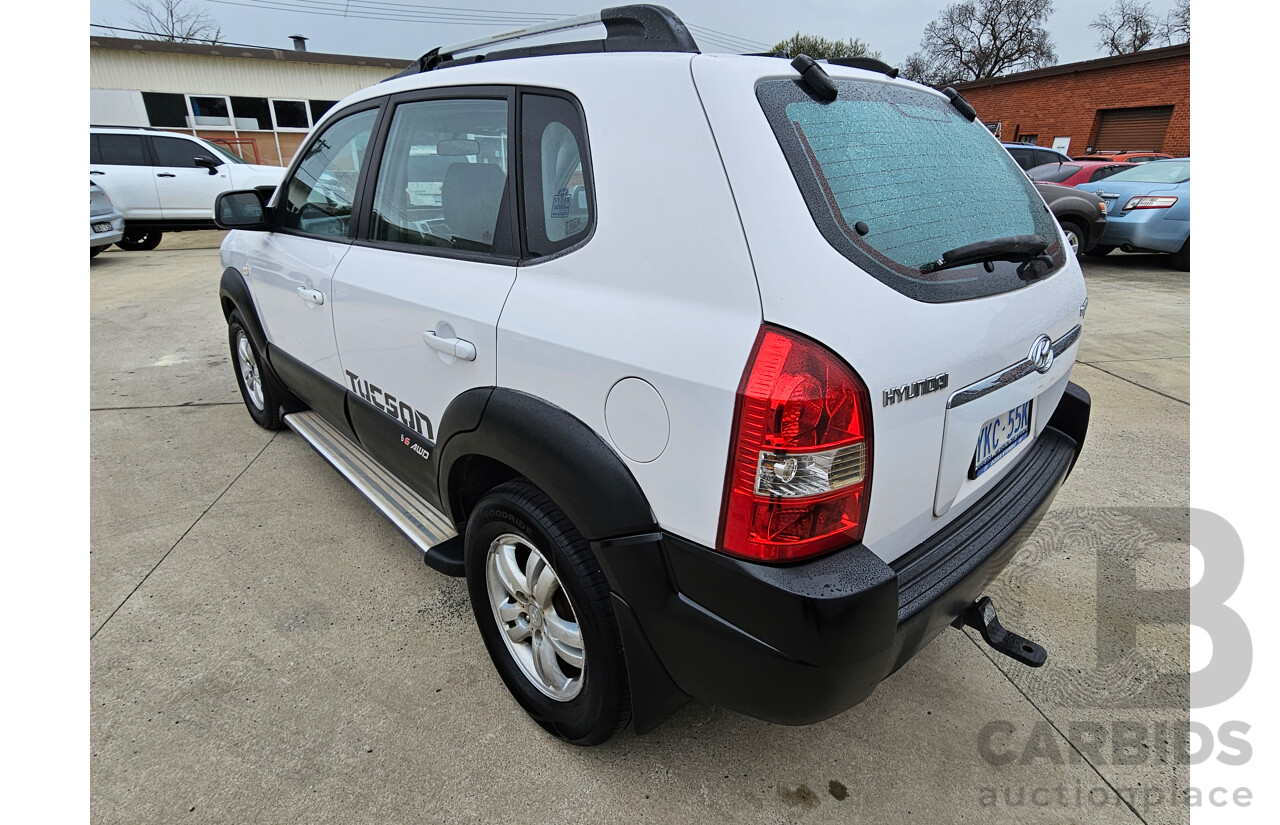 2/2006 Hyundai Tucson Elite  4d Wagon White 2.7L