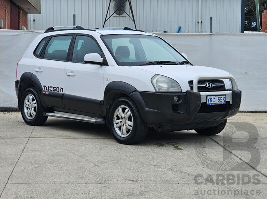 2/2006 Hyundai Tucson Elite  4d Wagon White 2.7L