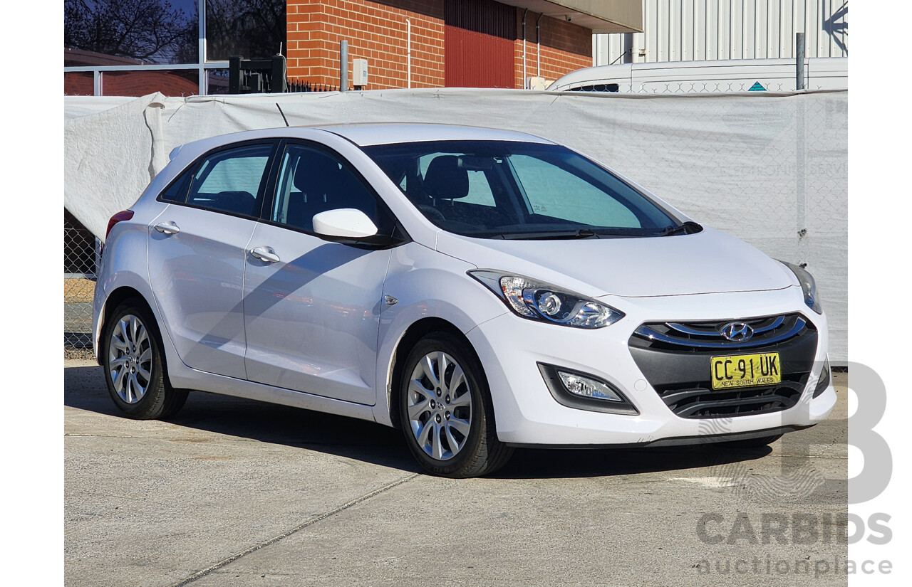 2/2015 Hyundai i30 Active GD3 SERIES 2 5d Hatchback White 1.8L