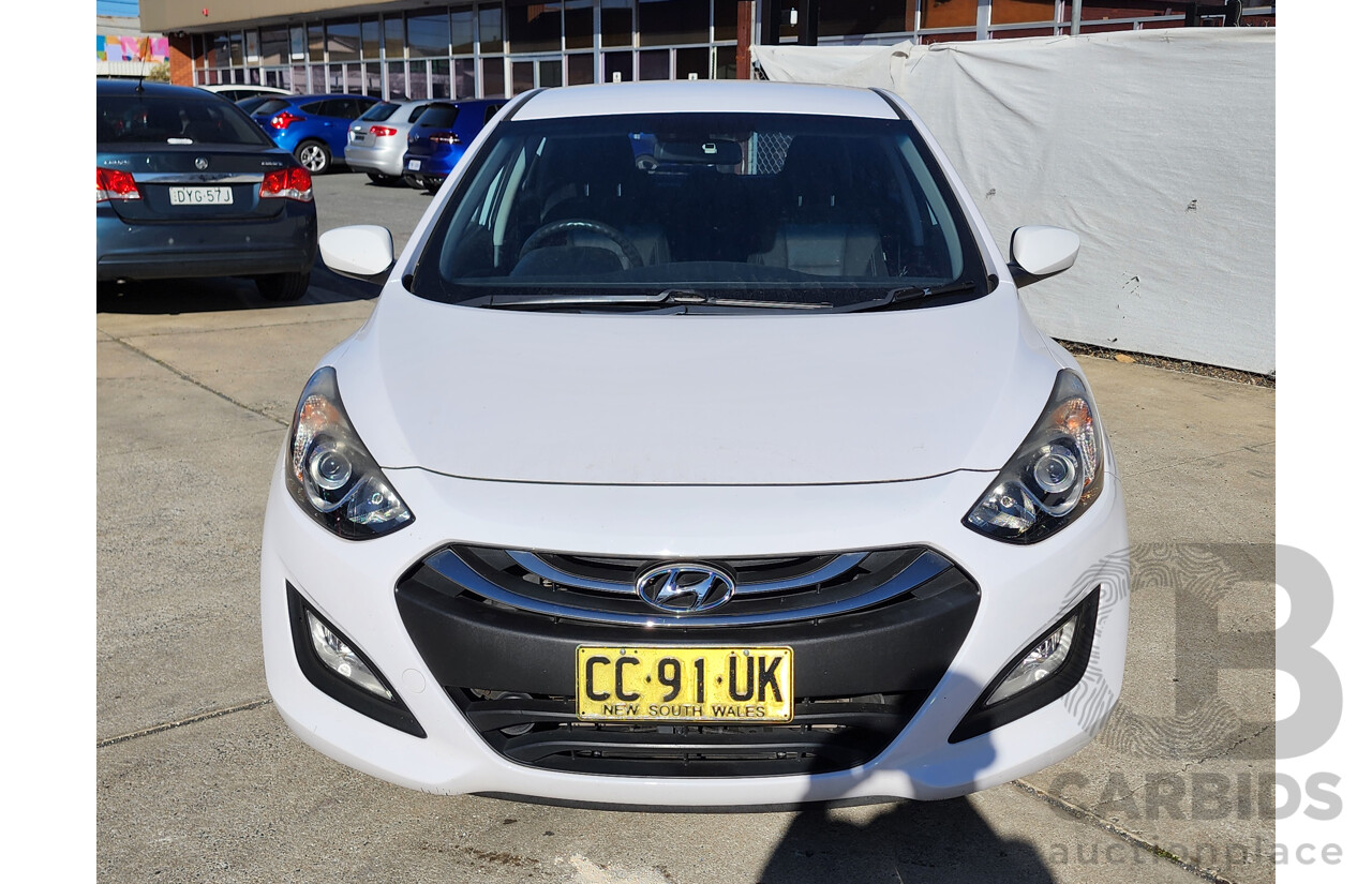 2/2015 Hyundai i30 Active GD3 SERIES 2 5d Hatchback White 1.8L