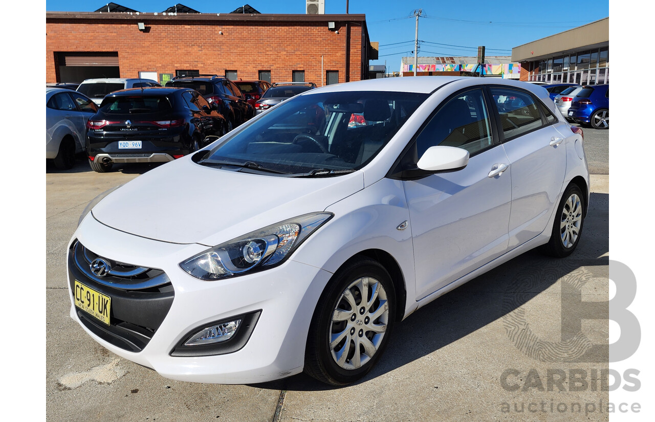 2/2015 Hyundai i30 Active GD3 SERIES 2 5d Hatchback White 1.8L