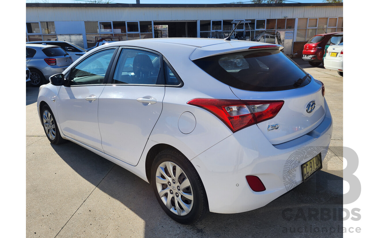 2/2015 Hyundai i30 Active GD3 SERIES 2 5d Hatchback White 1.8L