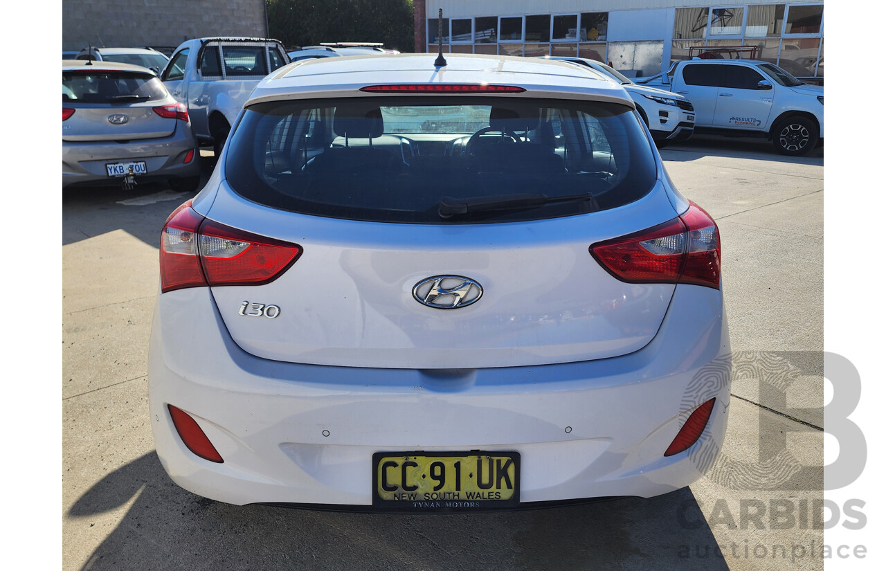 2/2015 Hyundai i30 Active GD3 SERIES 2 5d Hatchback White 1.8L