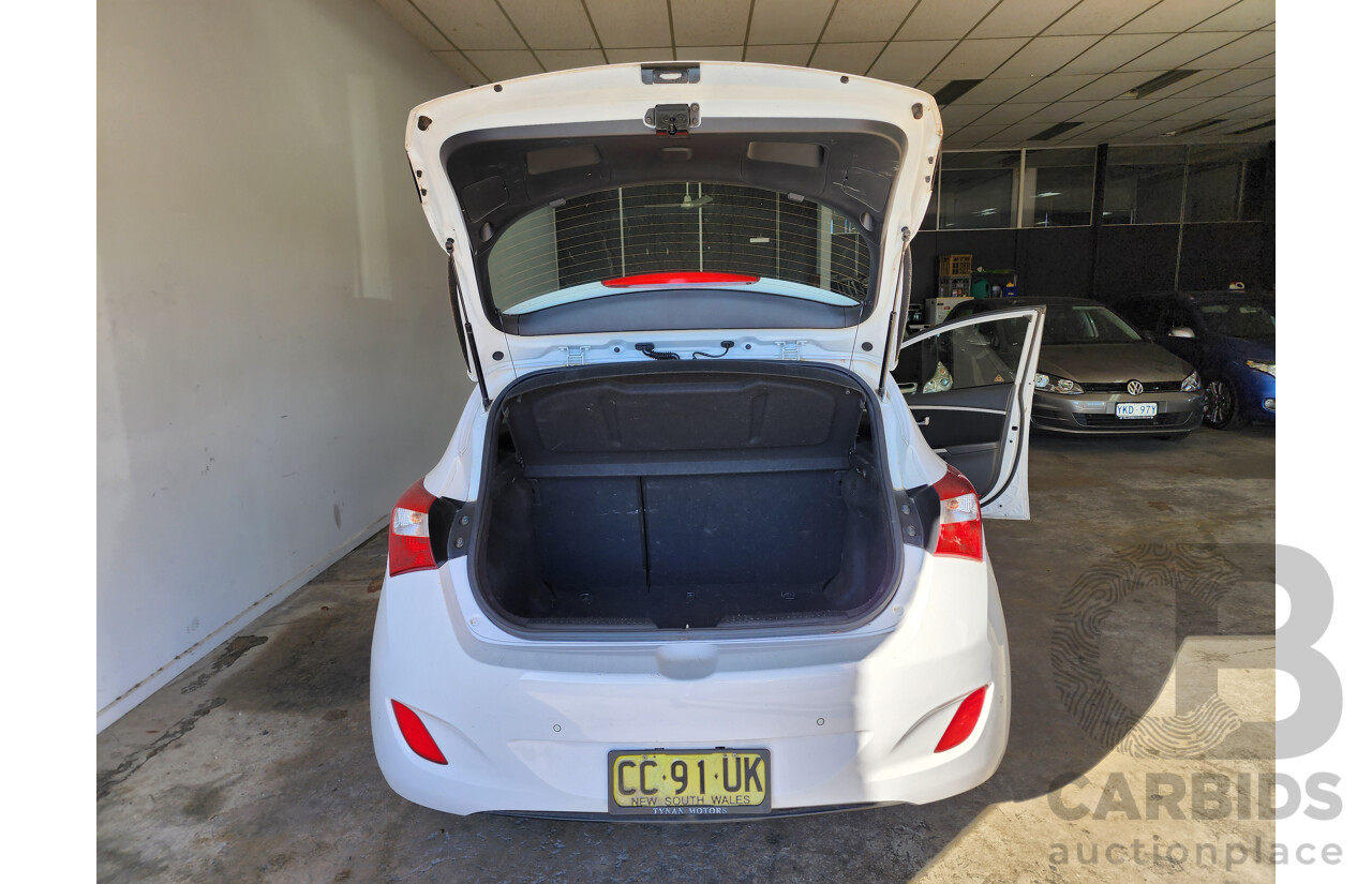 2/2015 Hyundai i30 Active GD3 SERIES 2 5d Hatchback White 1.8L