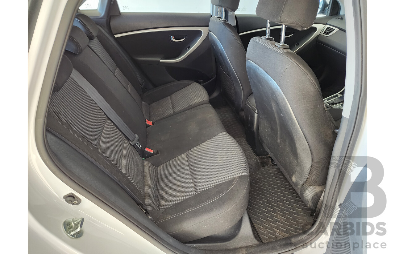2/2015 Hyundai i30 Active GD3 SERIES 2 5d Hatchback White 1.8L