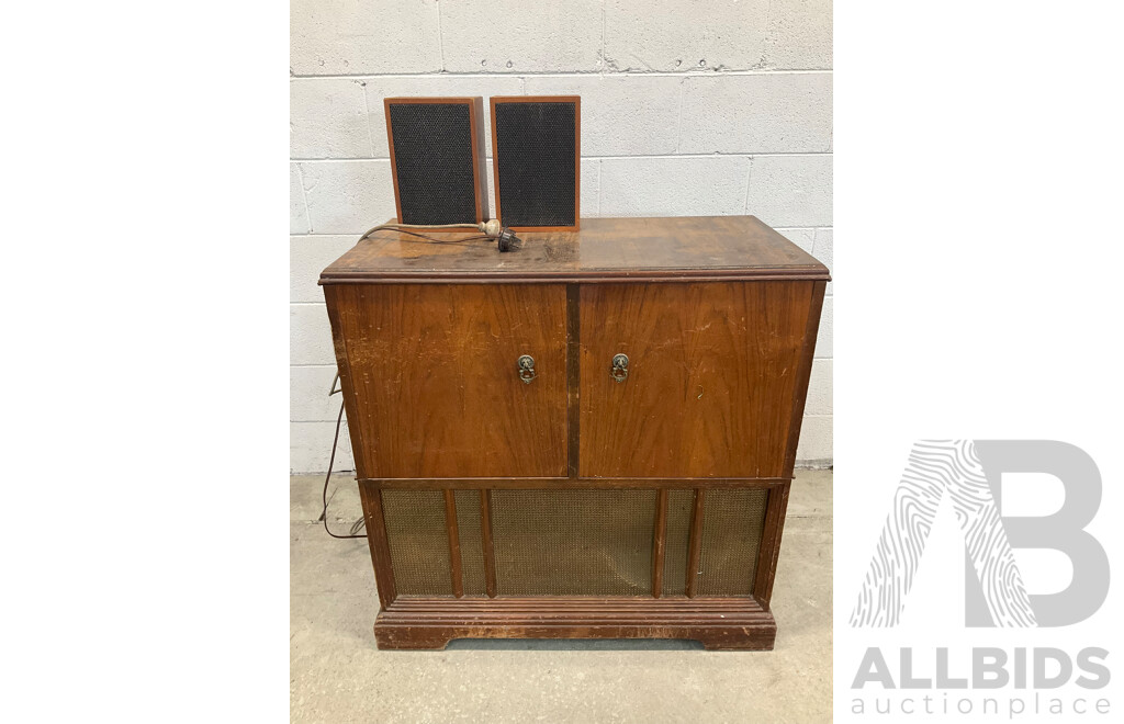 Vintage Palmair Stereogram and Kriesler Turntable