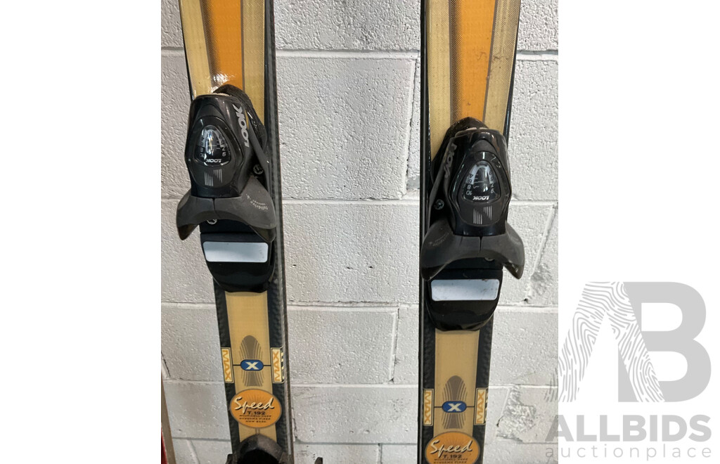 DYNASTAR,ATOMIC Ski Board & SCOTT Ski Poles & Revolutions Ski Boots Attachment