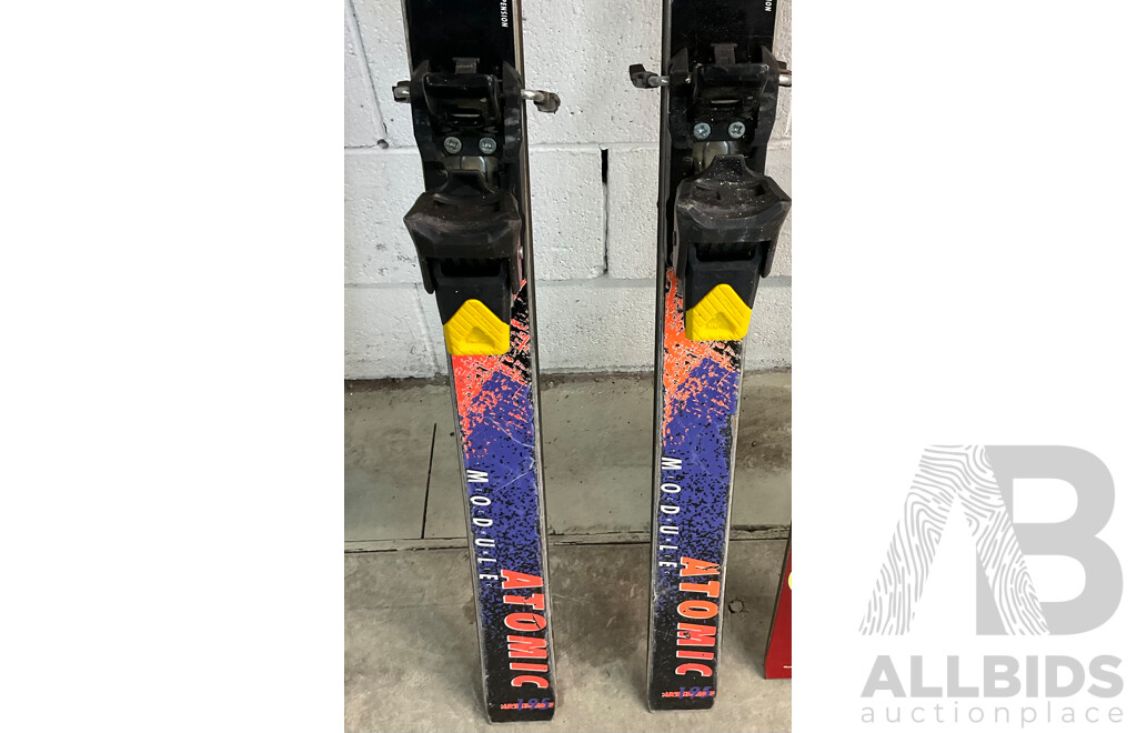 DYNASTAR,ATOMIC Ski Board & SCOTT Ski Poles & Revolutions Ski Boots Attachment