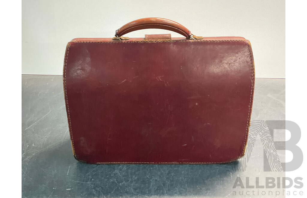 2x Vintage Duffle Bags & Briefcase