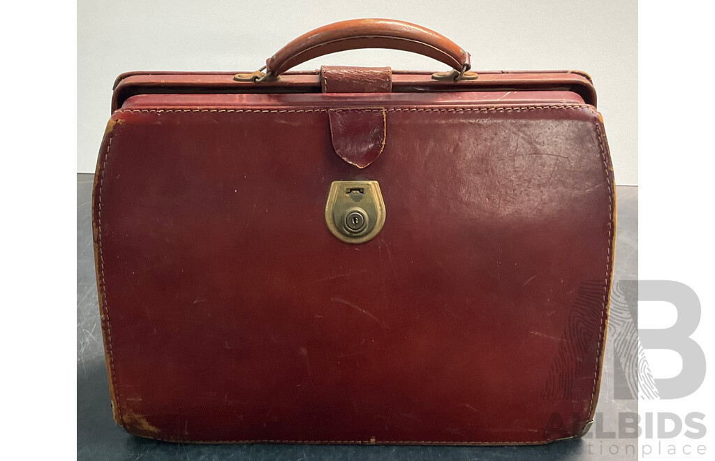 2x Vintage Duffle Bags & Briefcase