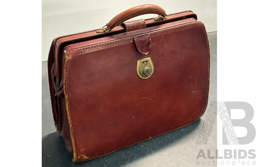 2x Vintage Duffle Bags & Briefcase