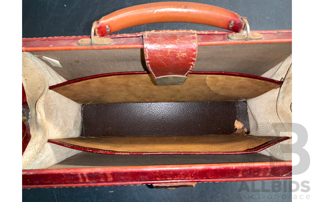 2x Vintage Duffle Bags & Briefcase