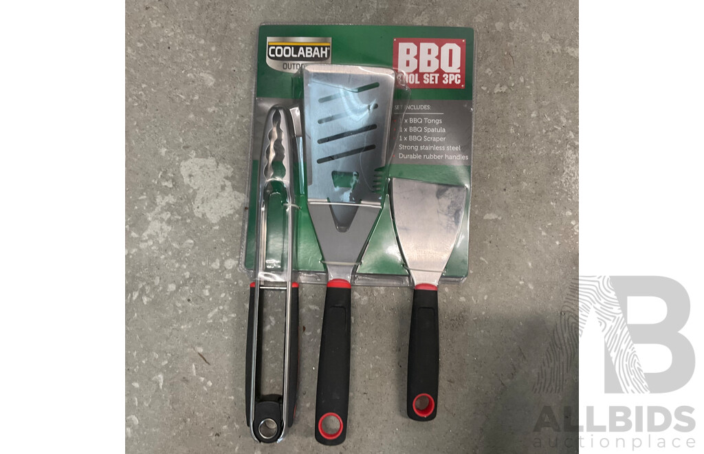 WEBER Q 200 LPG BBQ & Assorted of BBQ Tools