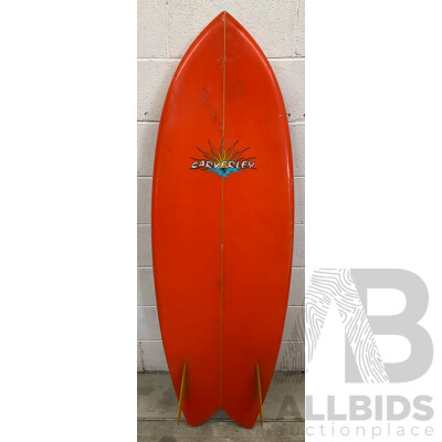 1990S FISH TAIL CARVERLEY TWIN FIN SURFBOARD 5' X 19” X 2 1/2