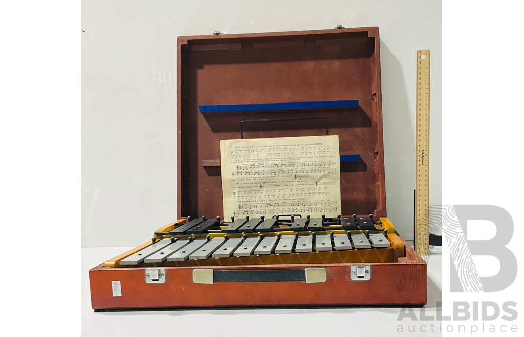 Suzuki Xylophone with Carrying Case - Missing Some Keys