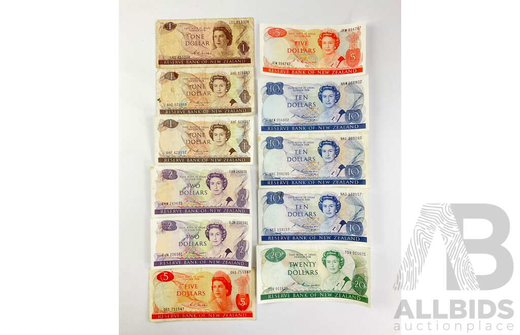 Vintage New Zealand QE2 Bank Notes Including Twenty, Ten(3), Five(2), Two(2) and One(3)