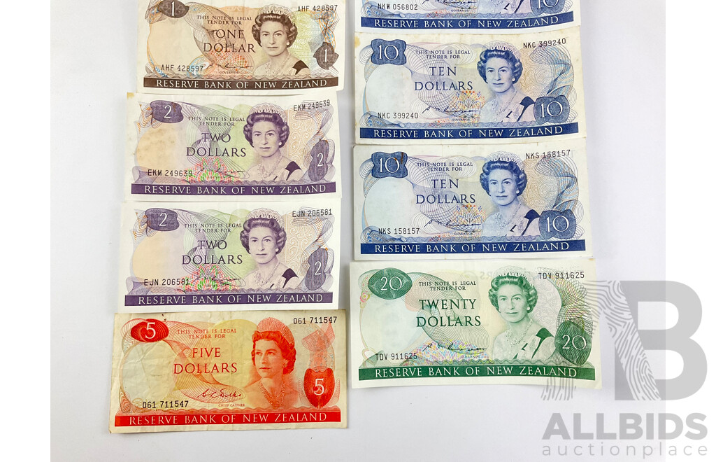 Vintage New Zealand QE2 Bank Notes Including Twenty, Ten(3), Five(2), Two(2) and One(3)