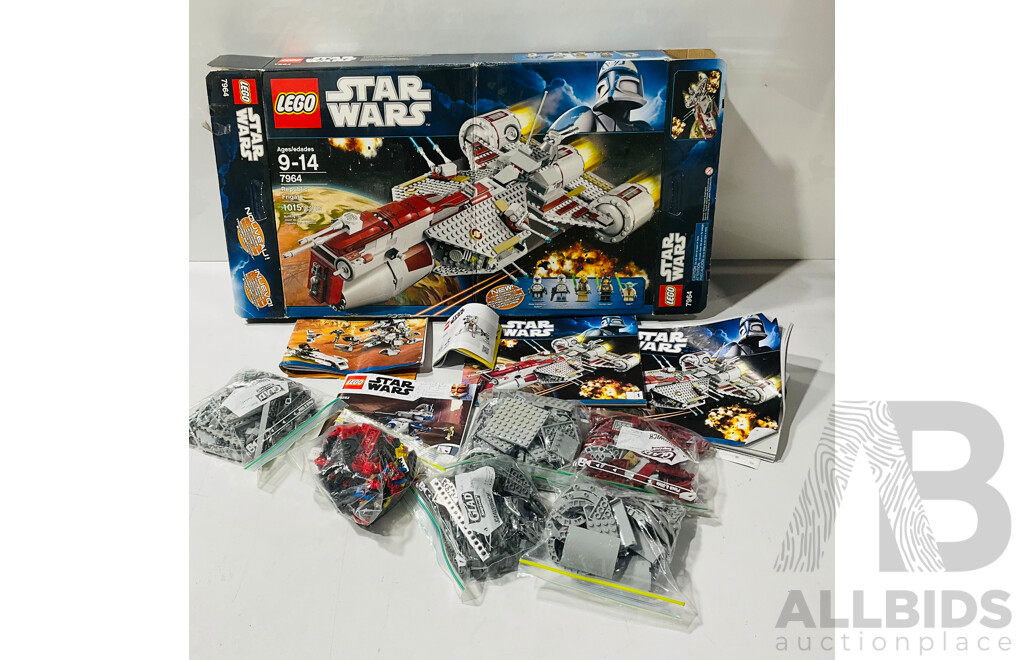 Re-packaged LEGO Star Wars Republic Frigate 7964 Without Minifigures and Including Other LEGO Instruction Manuals