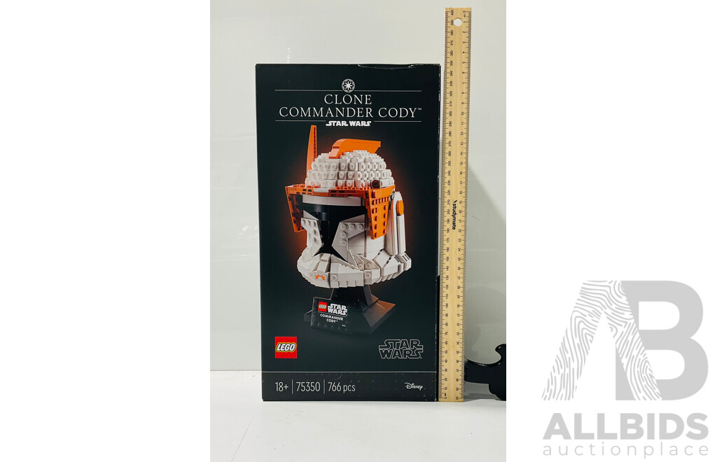 New in Box LEGO Star Wars Clone Commander Cody Helmet 75350