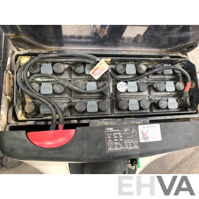 Crown 1.5T Electric/Hydraulic Walkie Straddle Stacker