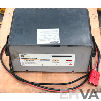 Crown 1.5T Electric/Hydraulic Walkie Straddle Stacker
