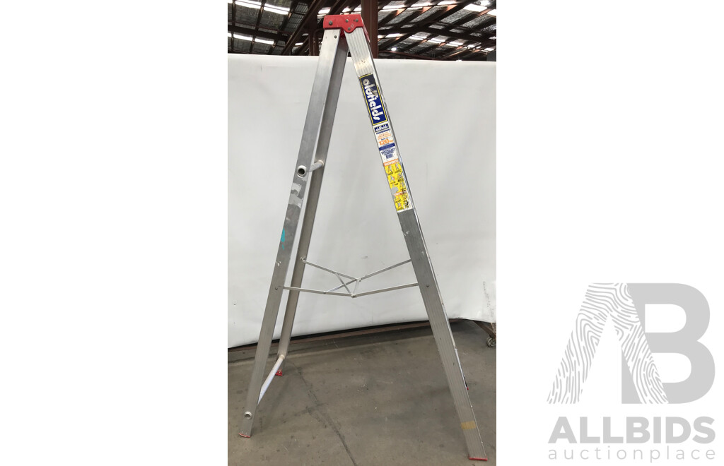 Oldfields Tradesman 2.1m Industrial Step Ladder