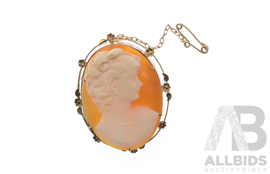 9ct Vintage Large Shell Cameo Brooch, 45mm X 35mm with Gold Floral Frame and Safety Chain, 12.0grams