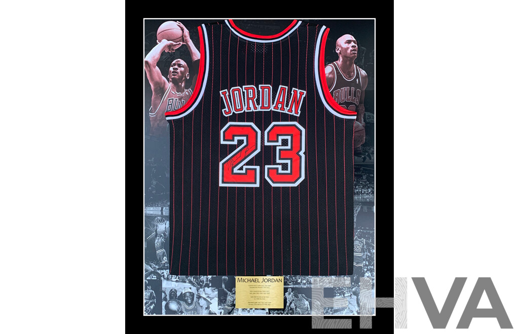 L7 - Michael Jordan - Signed and Framed Back Chicago Bulls #23 Jersey
