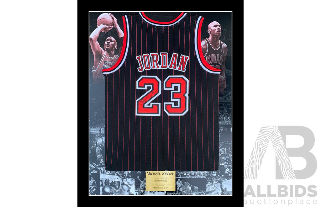 L7 - Michael Jordan - Signed and Framed Back Chicago Bulls #23 Jersey