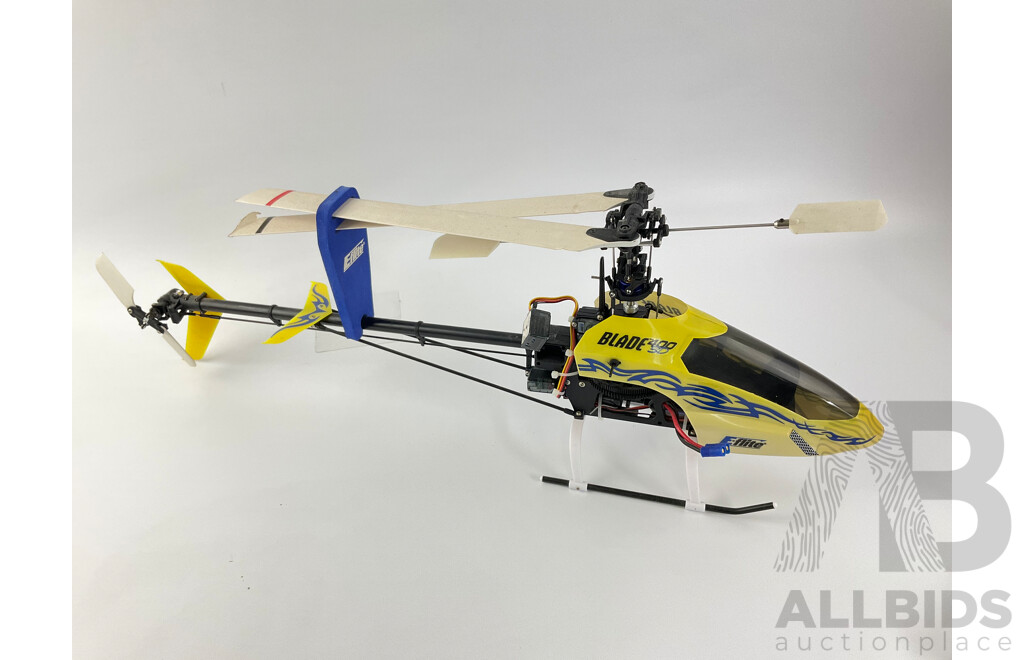 Blade 400 E-Flite Remote Controlled Helicopter