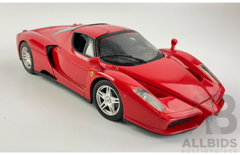 Hot Wheels Diecast Enzo Ferrari with Functional Steering, Doors, Engine Shroud and Bonnet