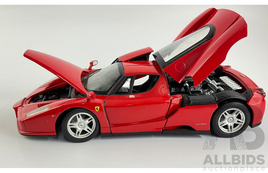 Hot Wheels Diecast Enzo Ferrari with Functional Steering, Doors, Engine Shroud and Bonnet