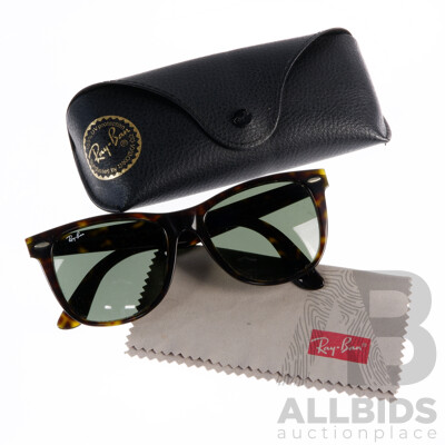 Vintage Italian Made Ray Ban Wayfarers in Case