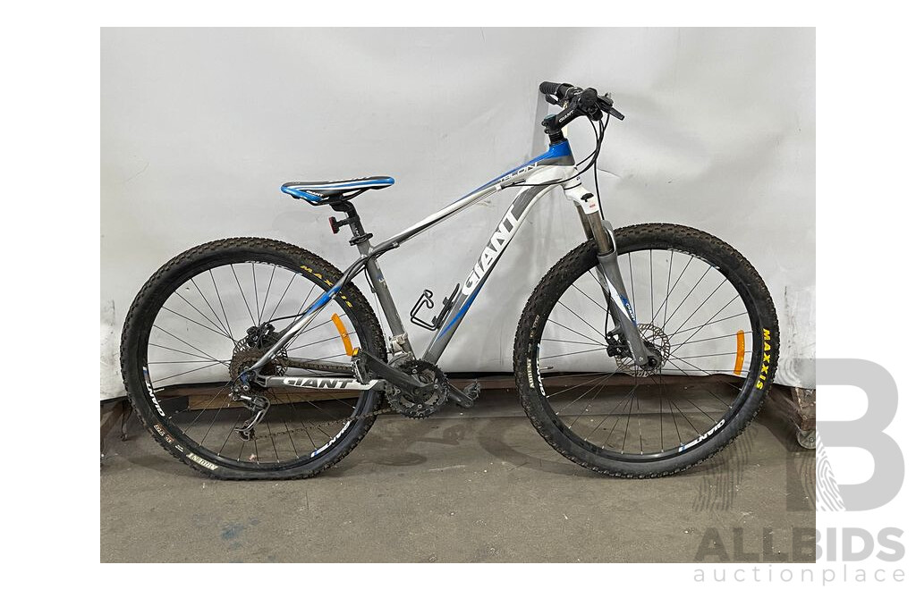 Giant Talon 29 Mountain Bike