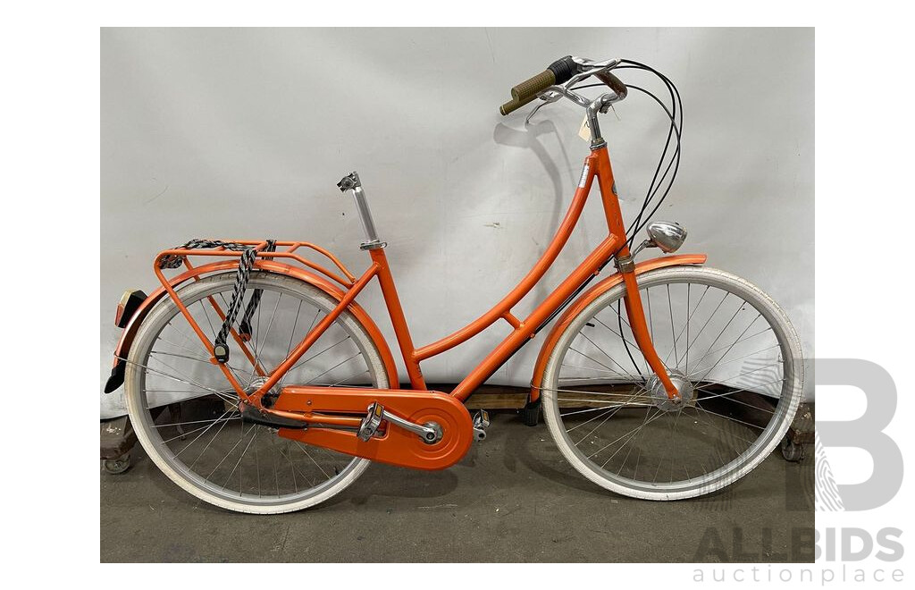 Metropolitan Cycles Retro Ladies Cruiser Bike