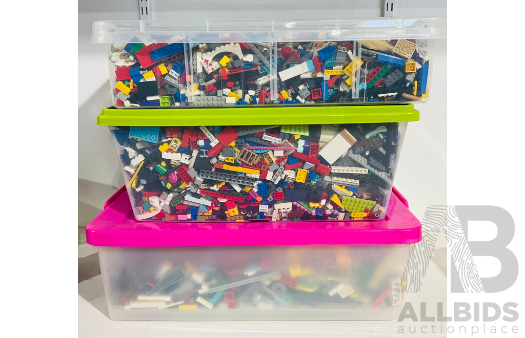 Large Collection of Assorted LEGO Bricks