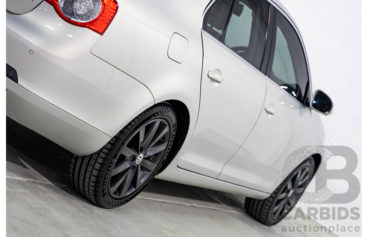 5/2010 Volkswagen Jetta 125 TDI Highline 1KM MY10 4d Sedan Silver Leaf Metallic Turbo Diesel 2.0L