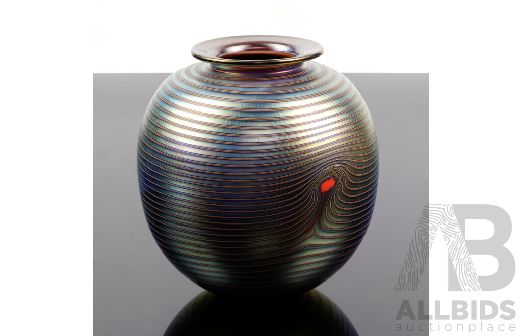 Local Studio Art Glass Beehive Vase by Robert Wynne for Denizen Art Glass, Sydney Manly with Iridescent Finish