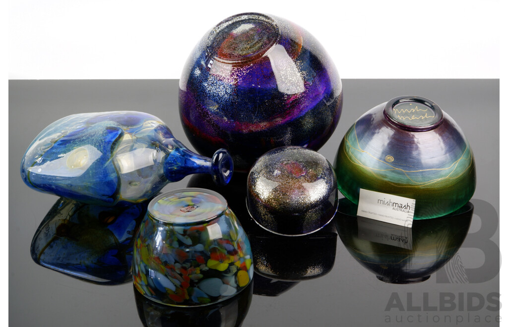 Collection Studio Art Glass Including Lidded Ginger Jar with Adventurine Inclusions, Two Mish Mash Bowls and More