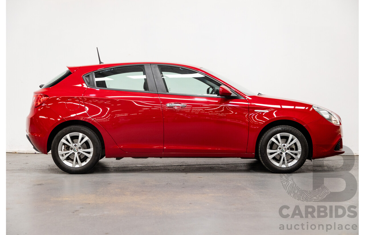 2/2015 Alfa Romeo Giulietta Progression Hatchback Alfa Red Turbo 1.4L