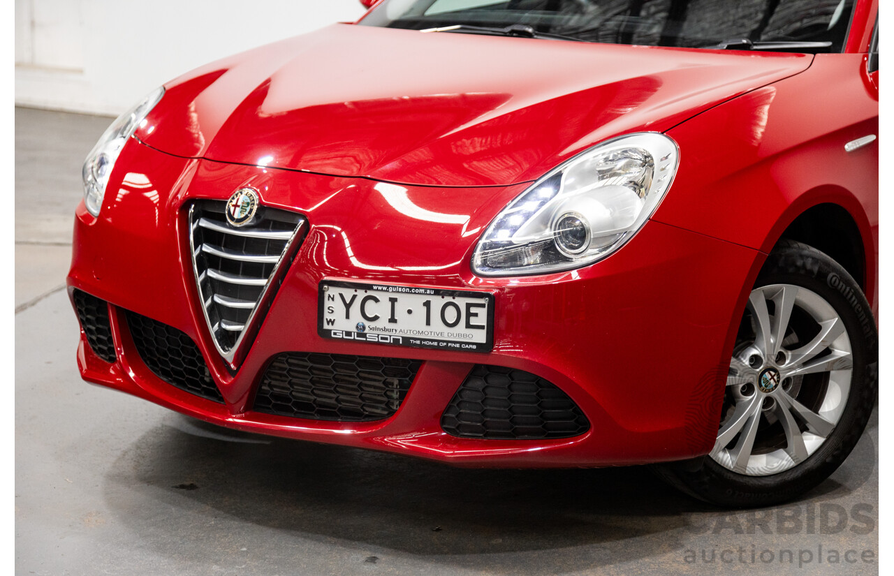 2/2015 Alfa Romeo Giulietta Progression Hatchback Alfa Red Turbo 1.4L